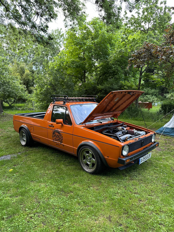 La Caddy MK1 de Marce: un lobo naranja que nació para cruzar fronteras